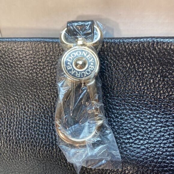 New Dooney & Bourke Logo Lock Shoulder Bag Black - Picture 2 of 9